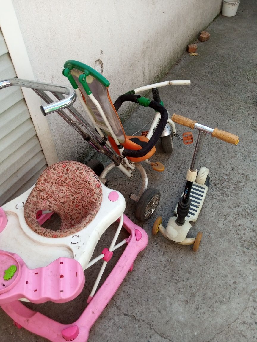 Продам дитячі ходунки, самокат, велосипед