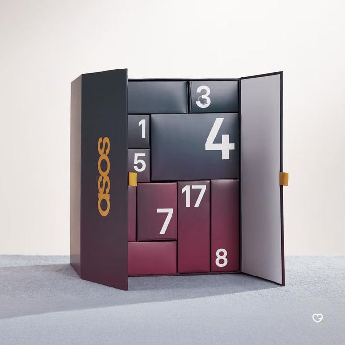 В наявності ASOS advert calendar Charlotte Tilbury