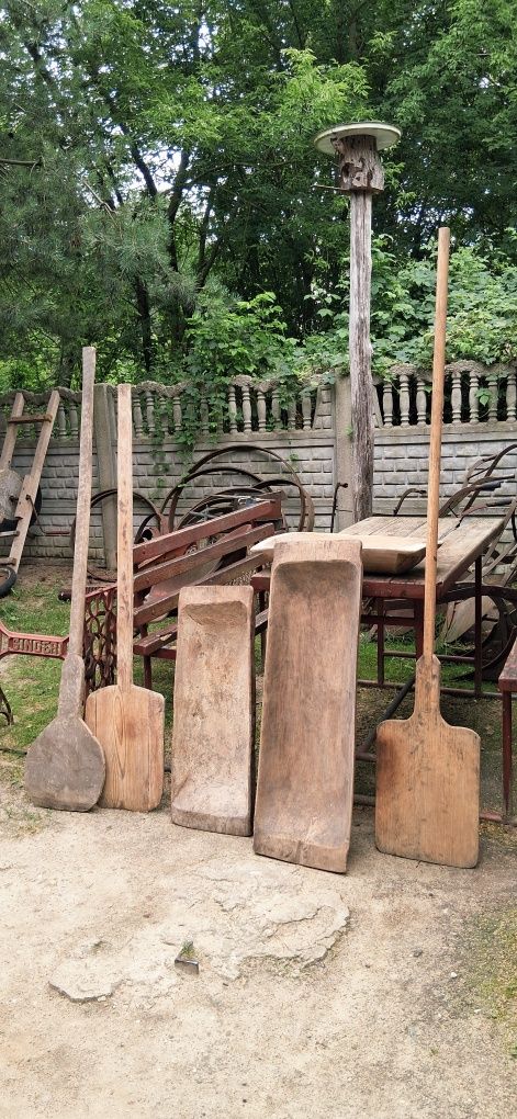 Łopaty i niecki drewniane z prl jako ozdoba lub do użytku
