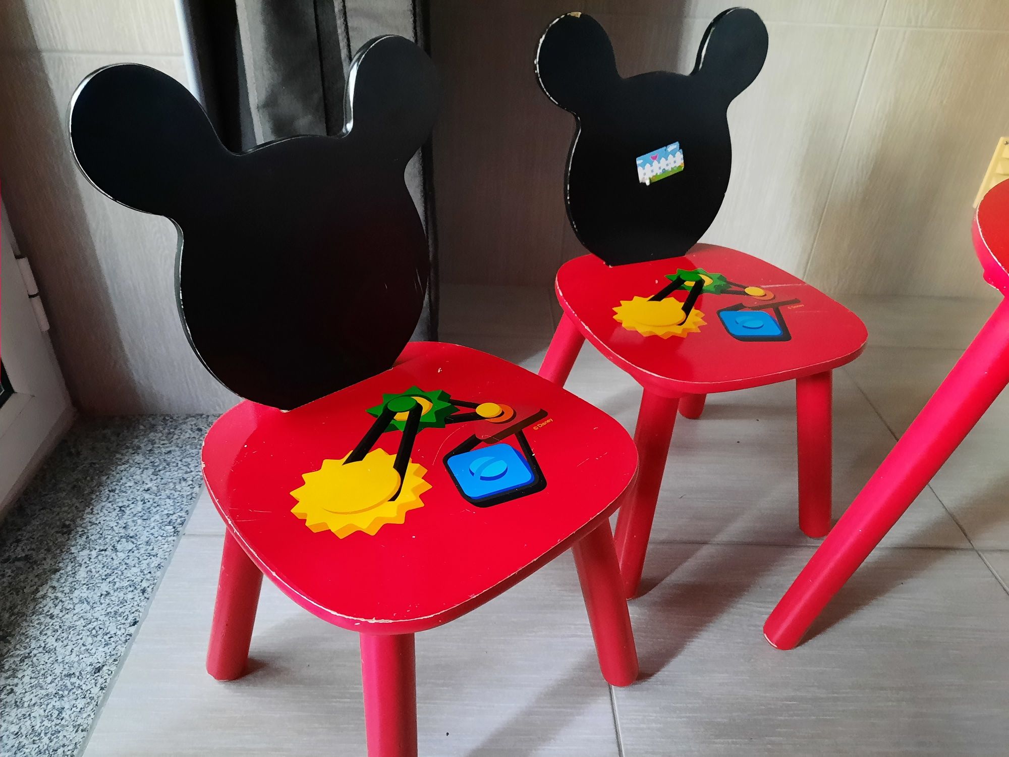 Mesa do Mickey + 2 cadeiras