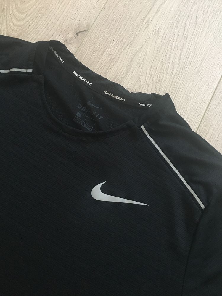 Бігова футболка Nike running для бігу
