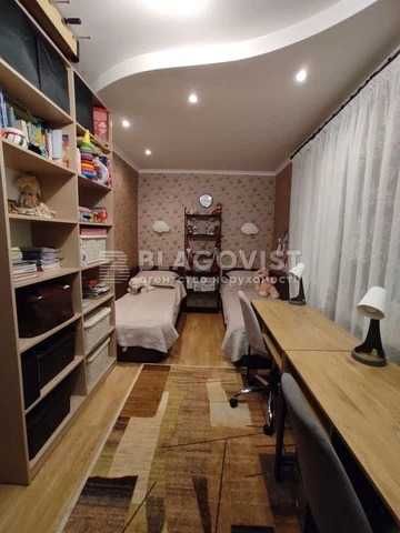 2к.Метро Дорогожичи.Вул.Ольжича,14а