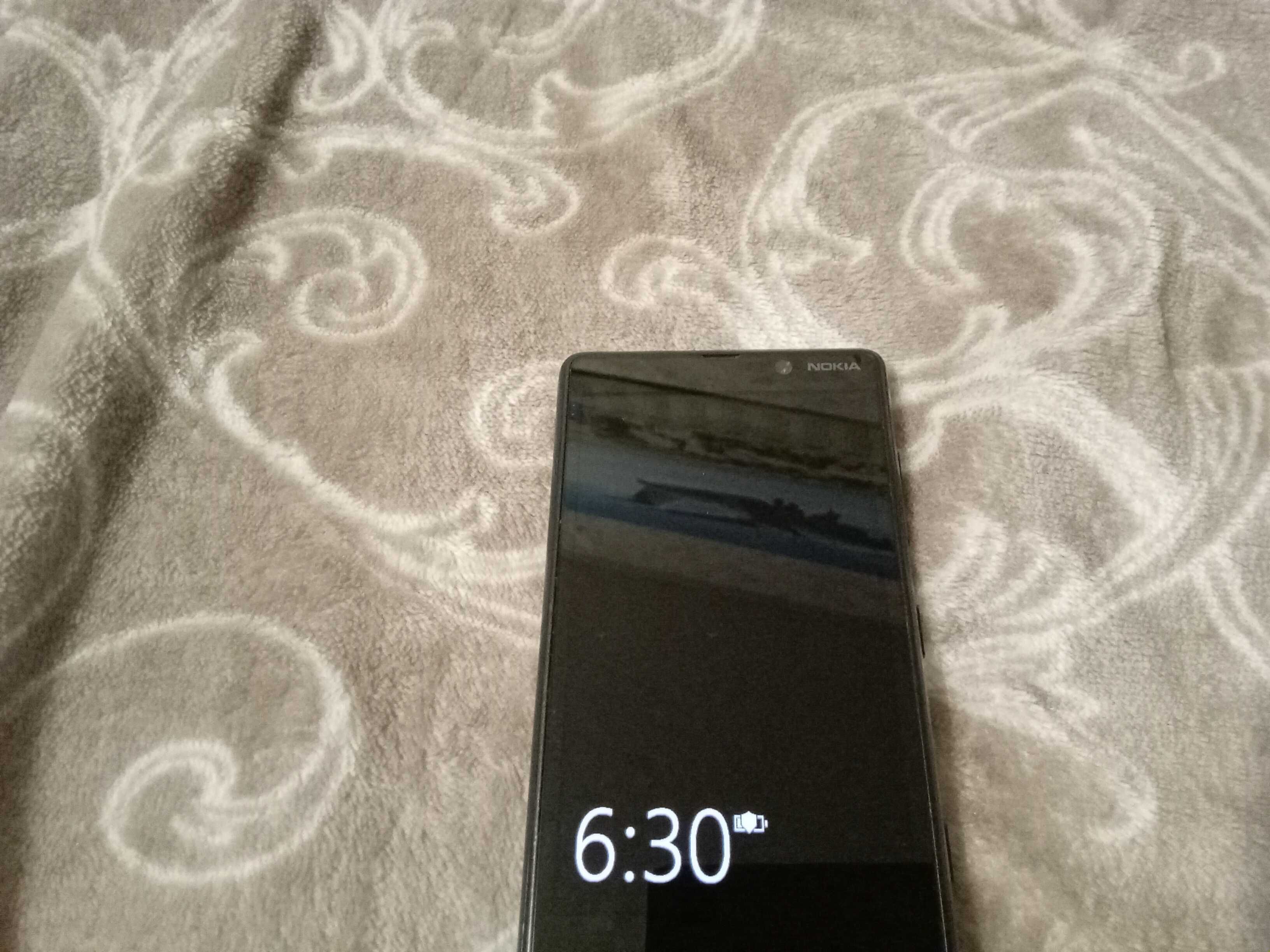 Продам Nokia Lumia 820