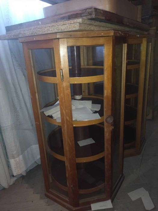 Угорські ретро меблі аптеки ,Будапешт