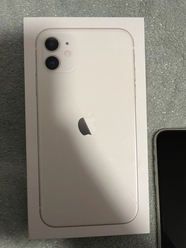 iPhone 11 biały w idealnym stanie