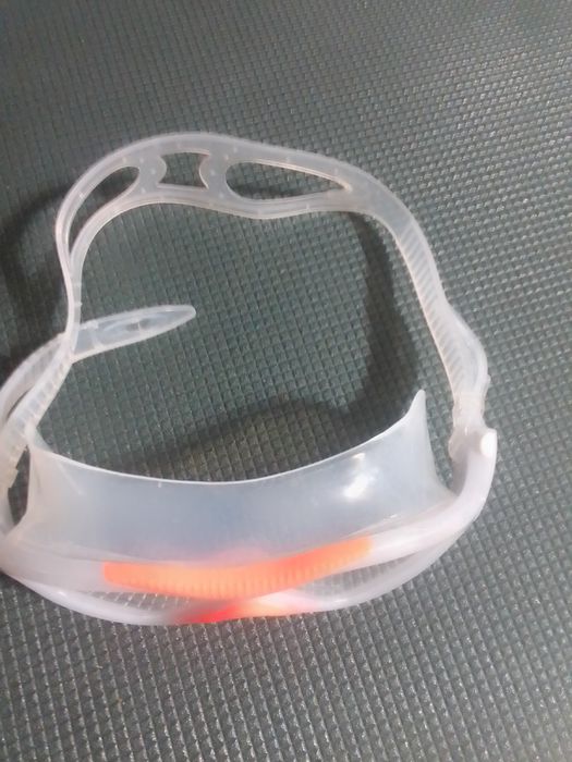 Окуляри для плавання та трубка .