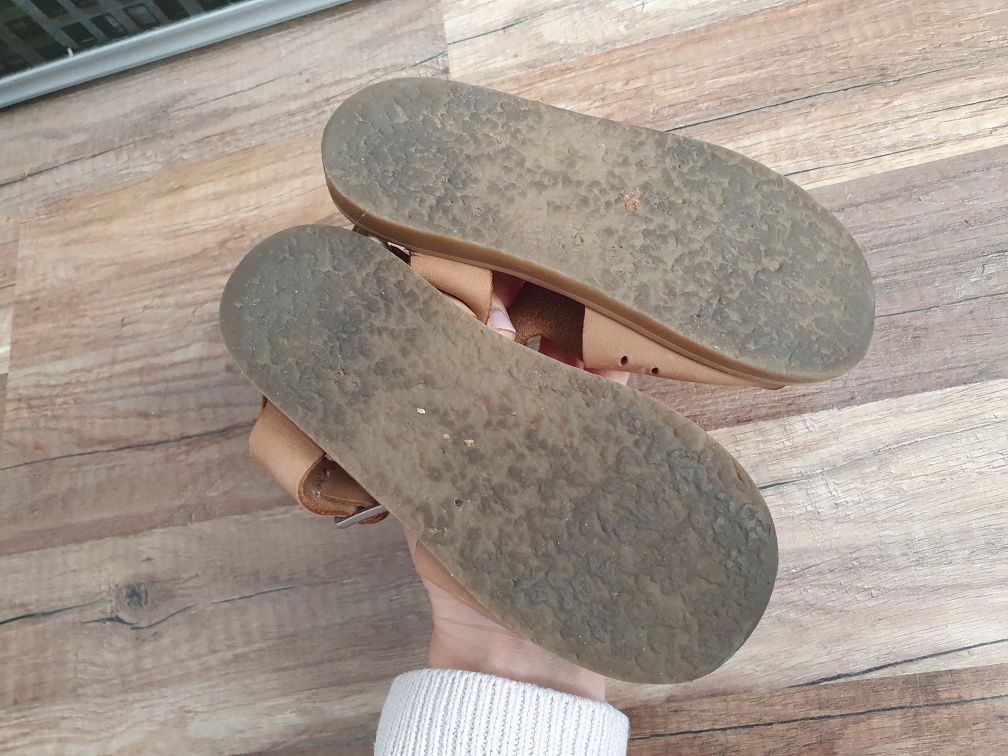 Skórzane sandałki Zara 25