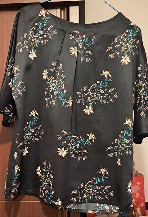 Blusa acetinada preta