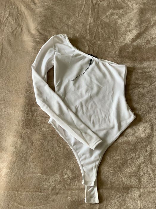 Біла кофта на один рукав