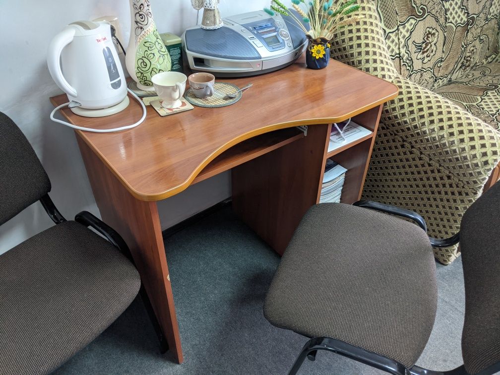 Комп'ютерний стіл, дерев'яний