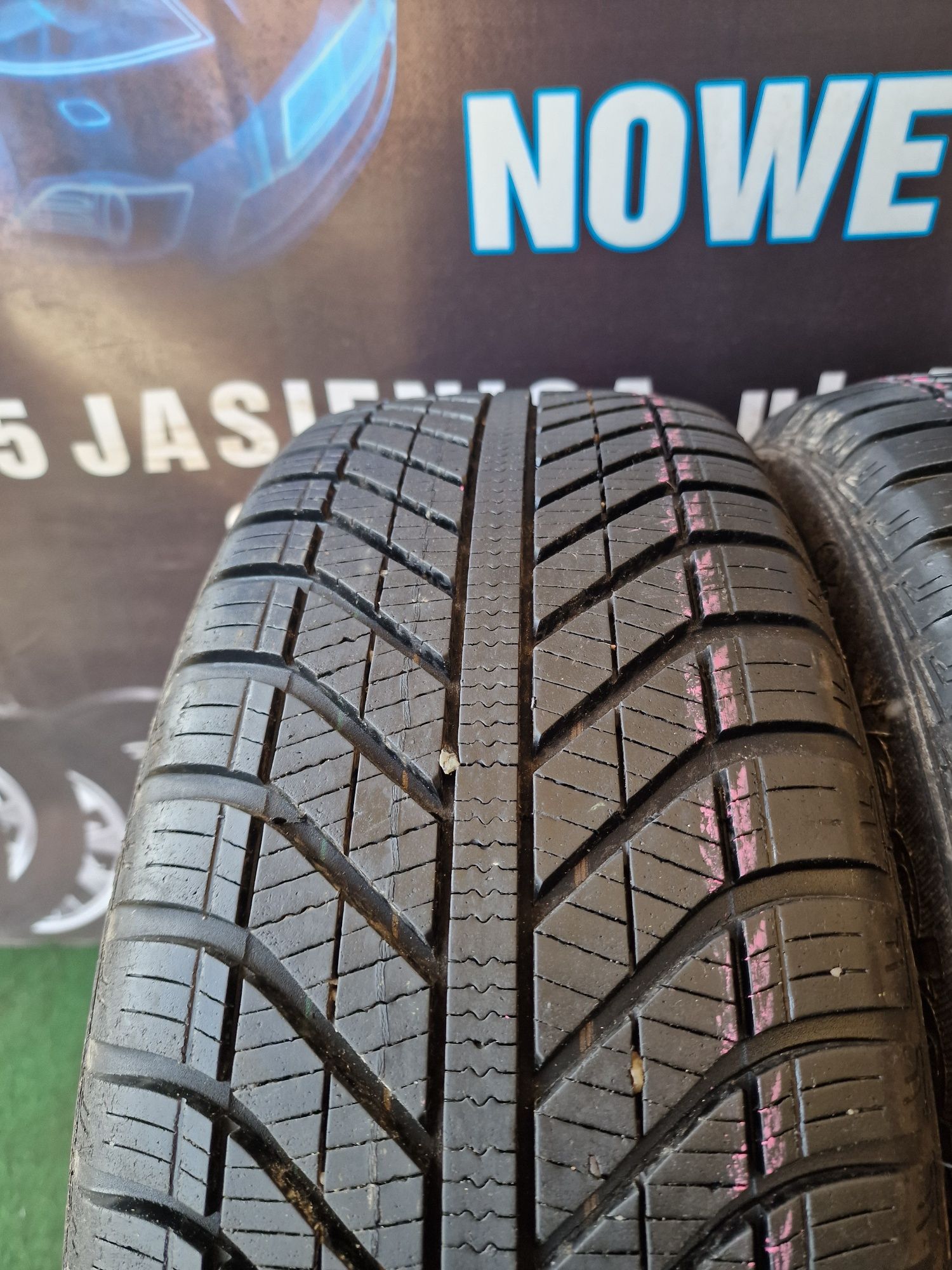 Opony Całoroczne 205/55/16 Goodyear Para  7.5mm