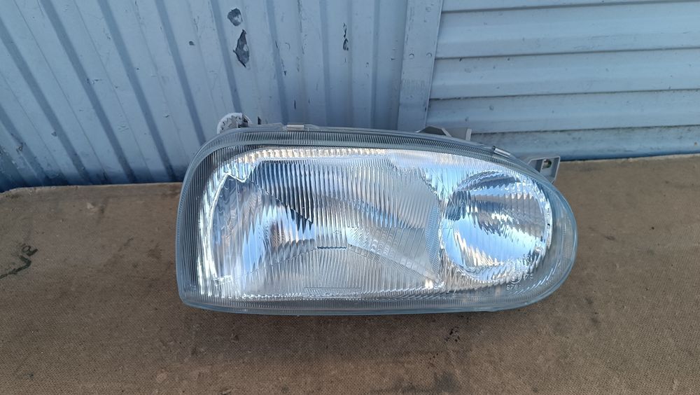 Vendo farol direito de VW golf 3 ano 1993/98