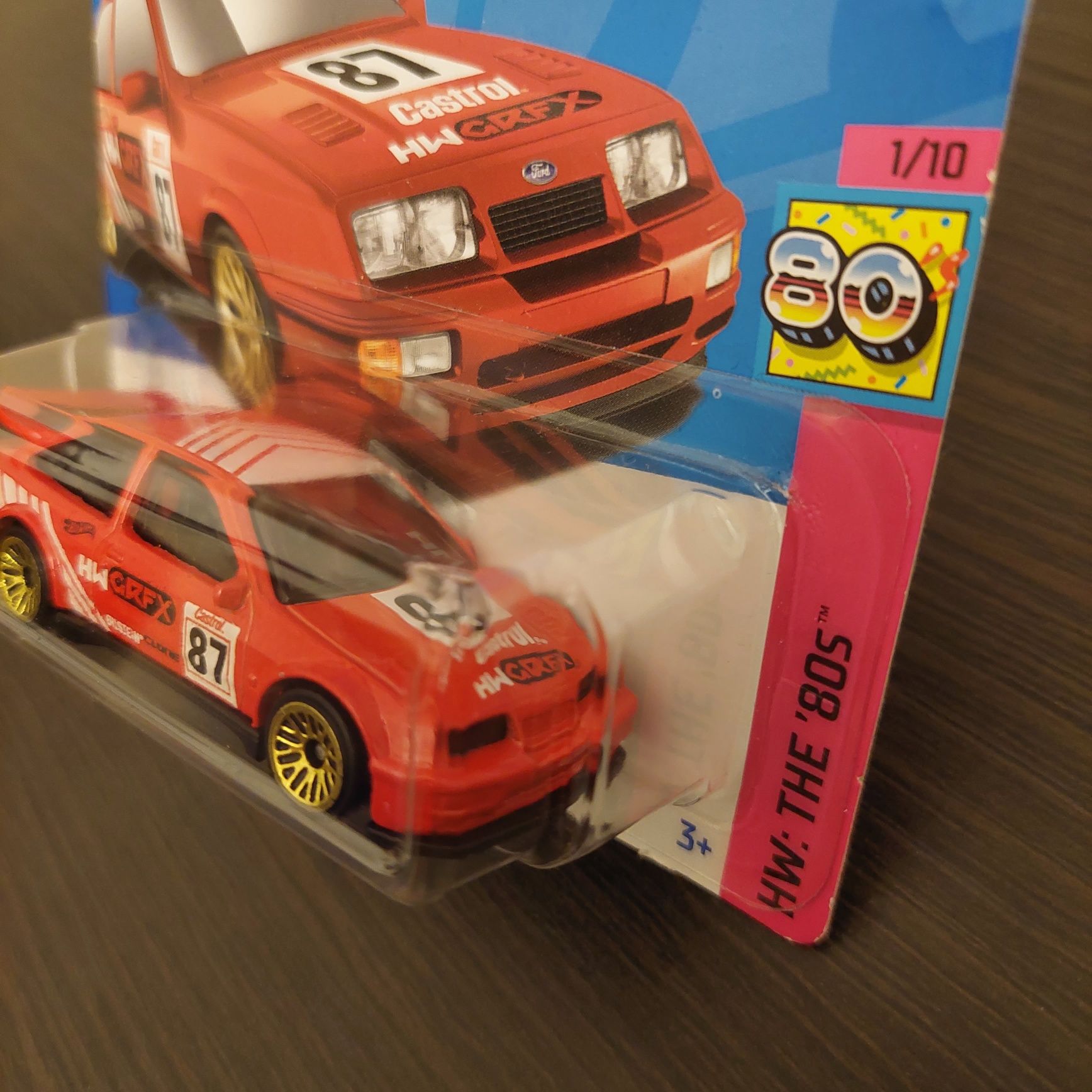Dwa modele HOTWHEELS