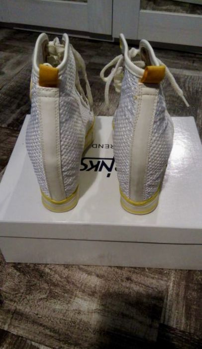 Нові жіночі кросівки, хайтопи, снікерси 37-38 р.