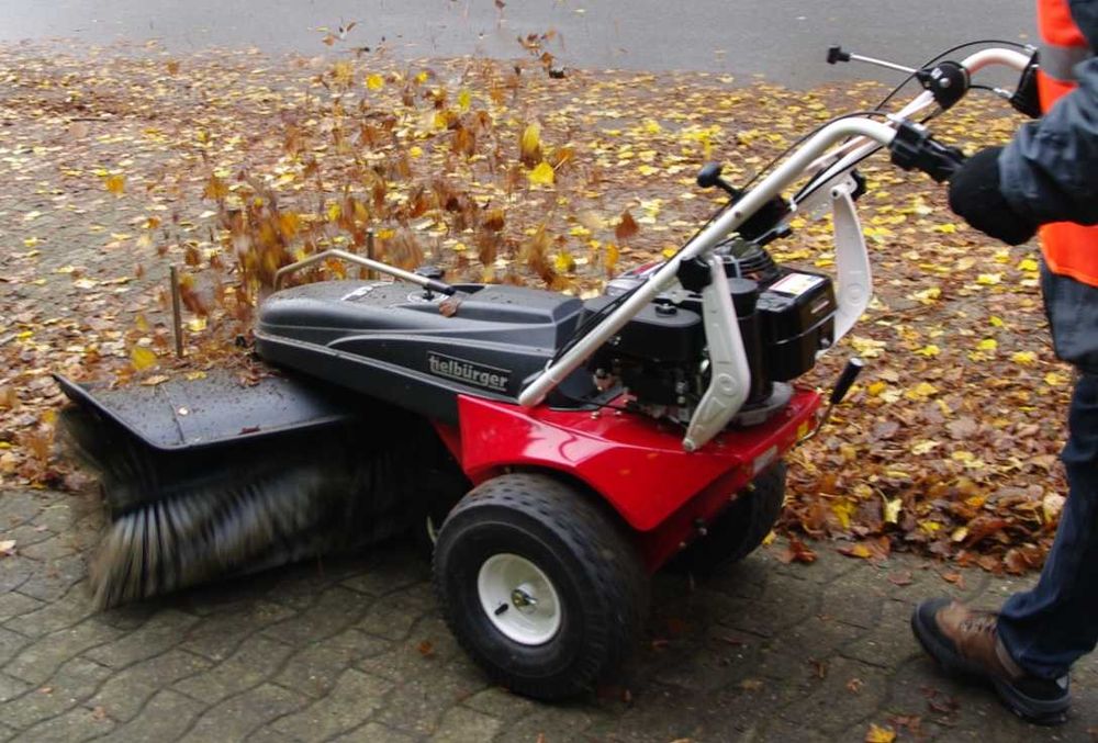 Zamiatarka Ogrodowa Przemysłowa Na ładowarce Wynajem Wypożyczalnia