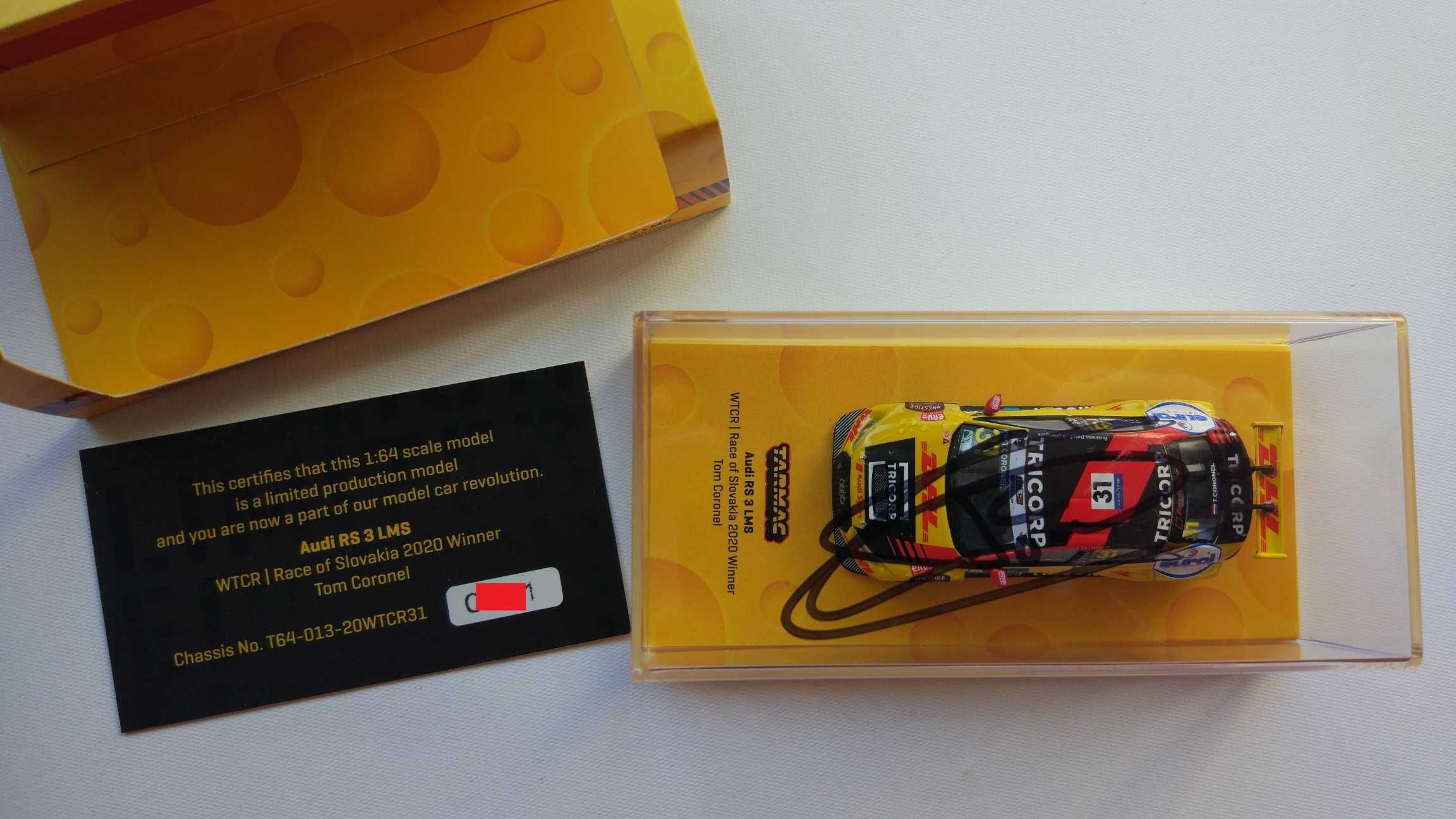 Réplica carro Audi RS 3 LMS 1:64 assinada Tom Coronel WTCR 2020