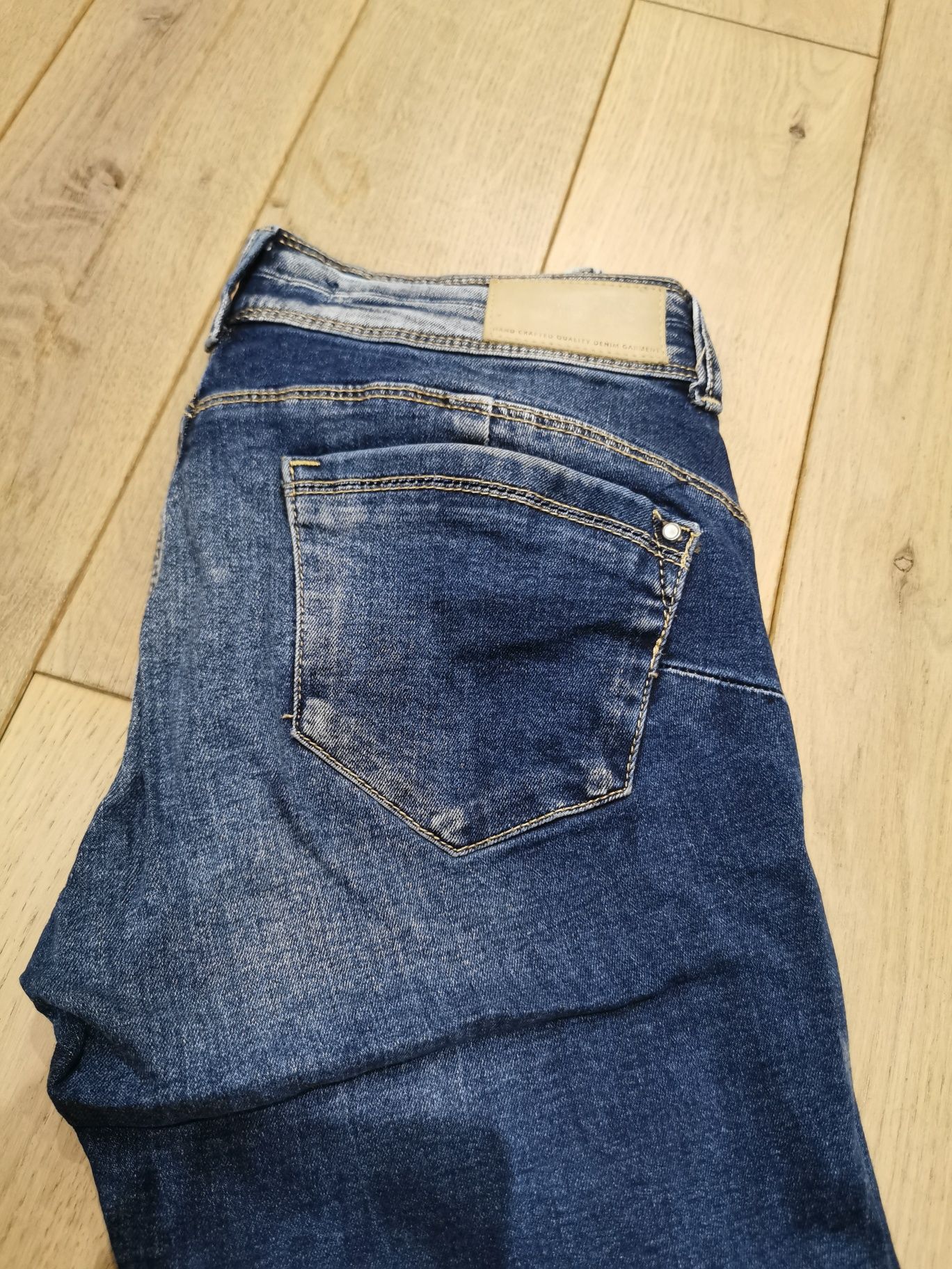Jeansy Bershka r. 36