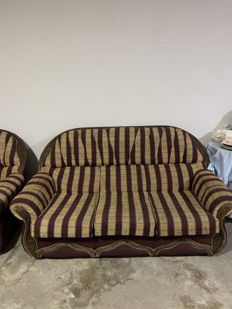 Sofas classicos com detalhes em Madeira (3und)