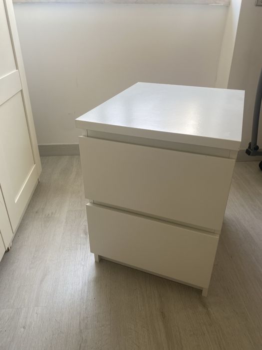 Mesa de cabeceira/ Bloco de 2 gavetas MALM IKEA