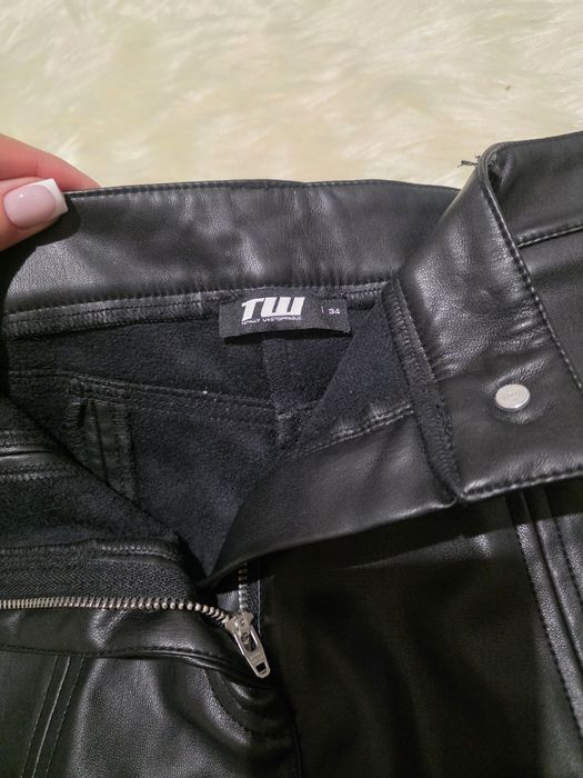 На ребенка 10-12 лет штаны брюки экокожа на флисе Tally WEiJL xs 40-42
