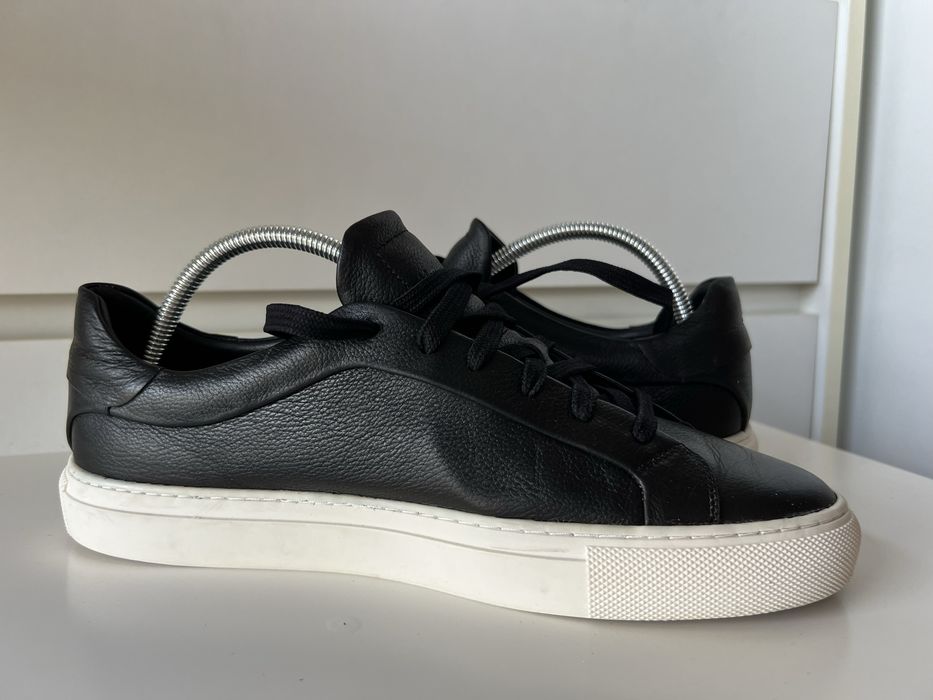 Czarne skórzne trampki Massimo Dutti