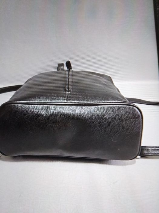 В продажу шкіряний рюкзак - сумка.