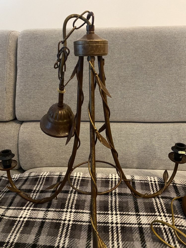Conjunto de candeeiros de quarto.