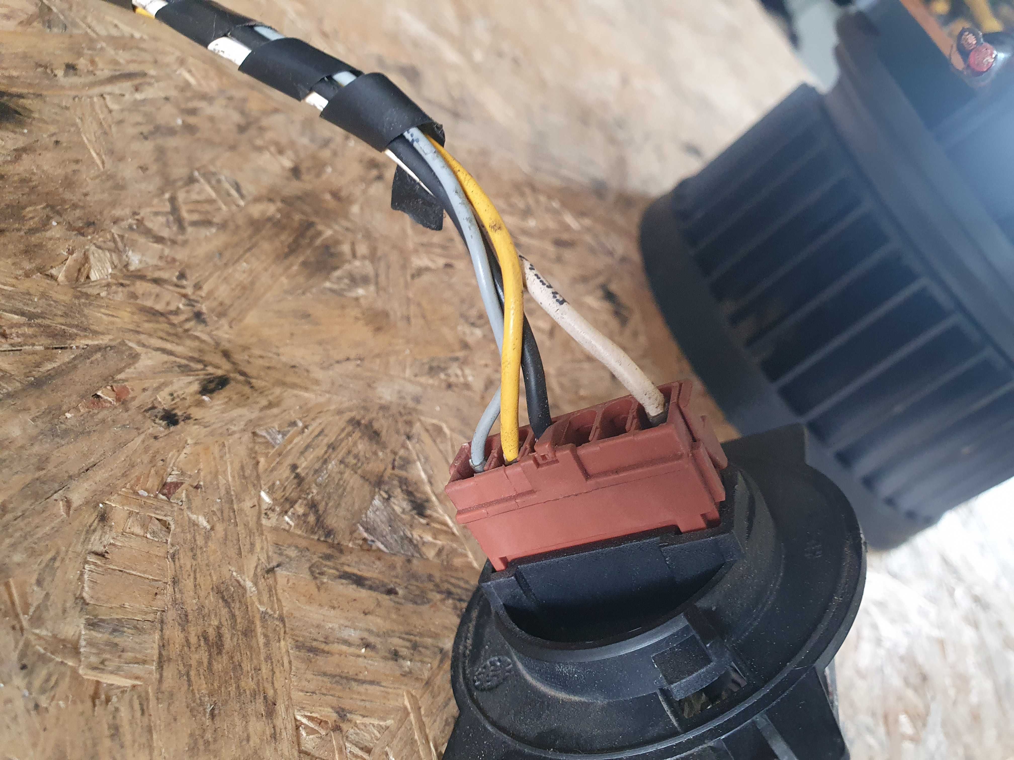 Wentylator dmuchawa nawiewu kabiny rezystor Citroen Berlingo 05r 1.9d