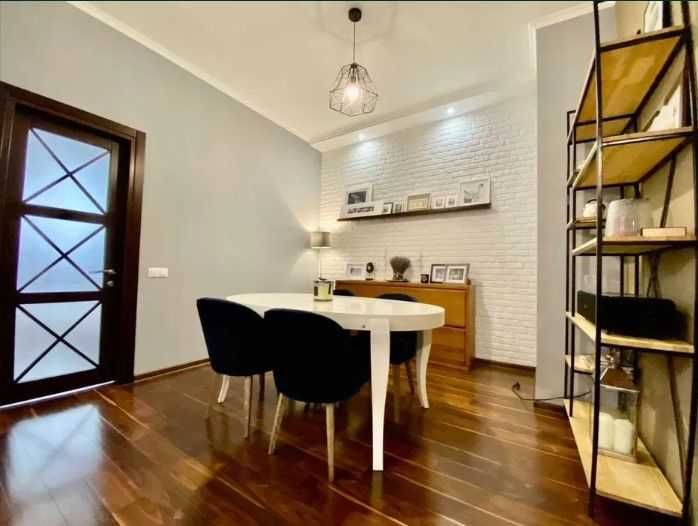 Стильна 2-кімнатна квартира в Аркадії, всього за 5 хвилин від моря