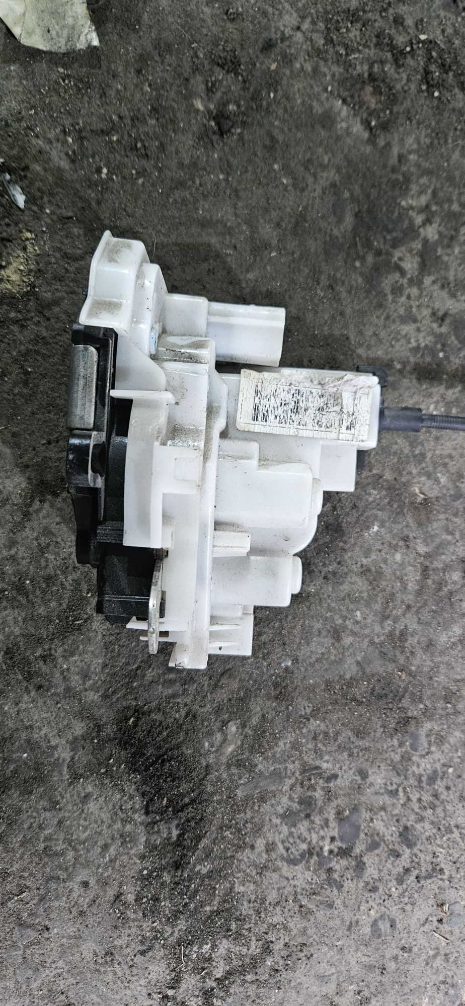 Ford Ka mk2 zamek drzwi prawy