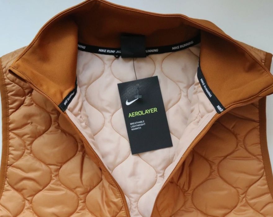 Нова жіноча жилетка Nike Aerolayer