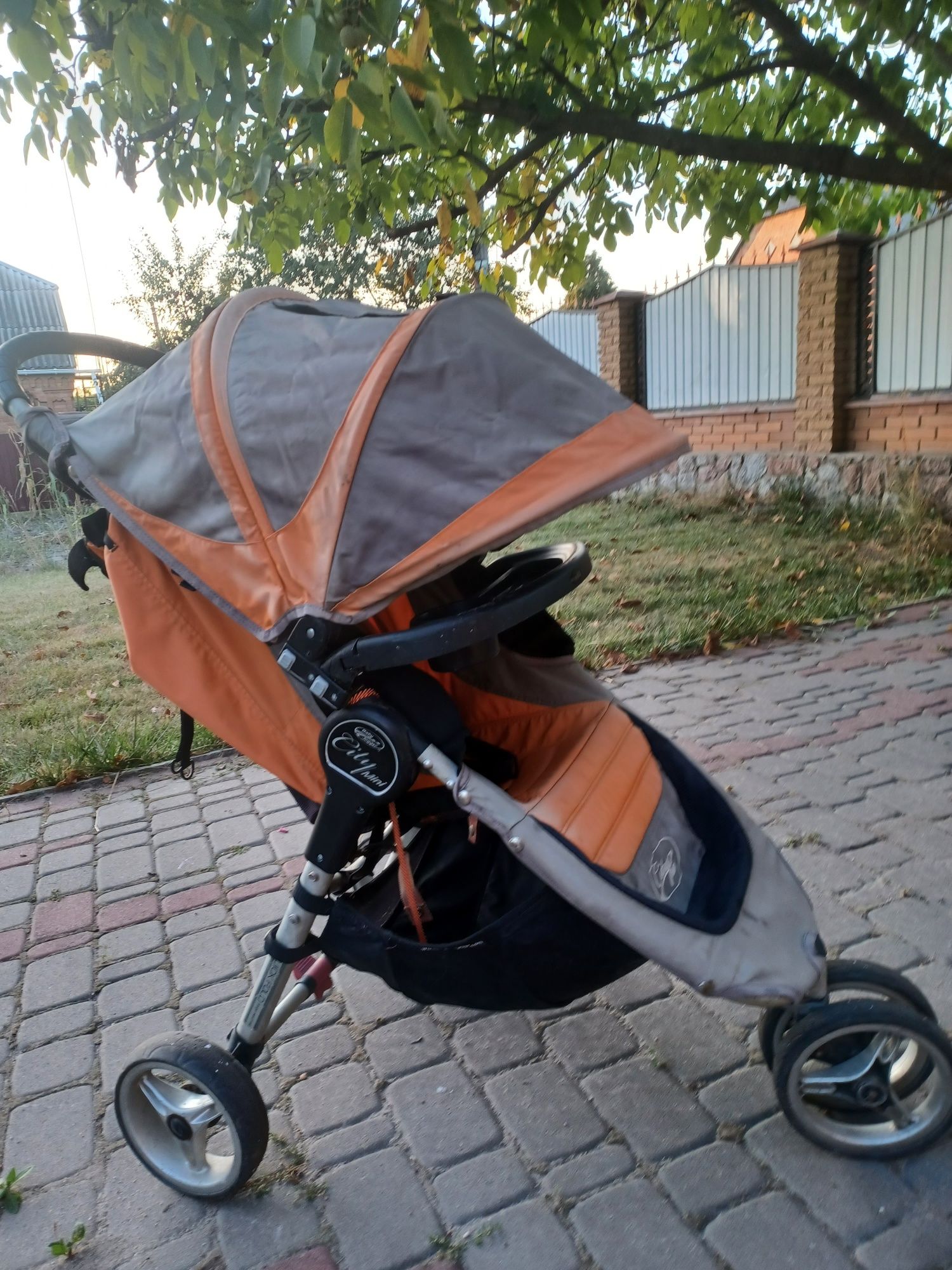 Прогулянкова коляска Baby jogger city mini