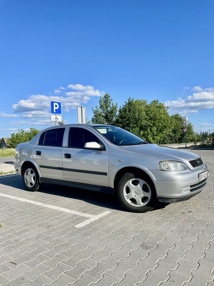 Продам сімейний автомобіль в гарному стані.