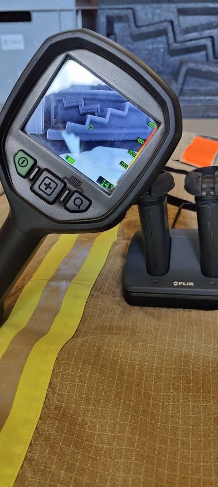 Kamera termowizyjna FLIR K55 + 3 baterie + ładowarka biurkowa