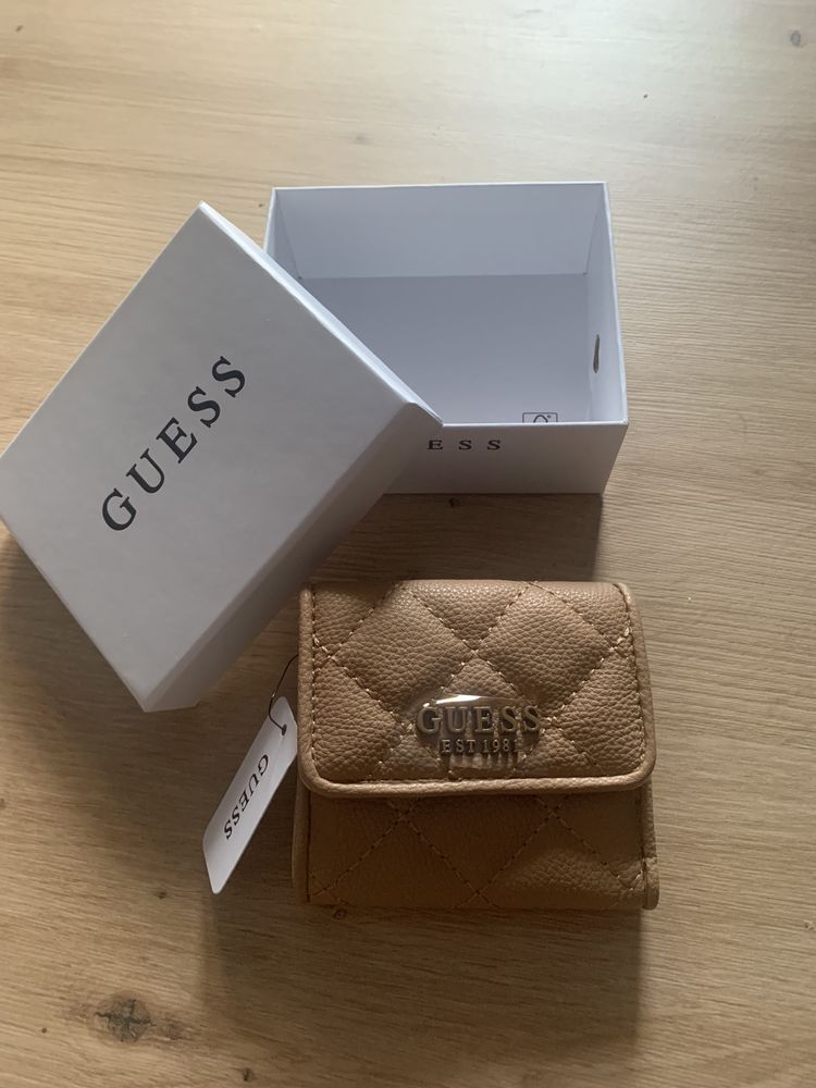 Nowy portfel Guess