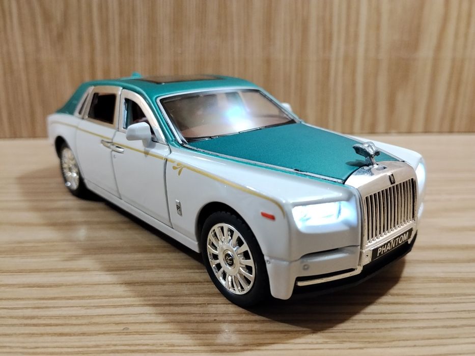 Модель авто Rolls-Royce phantom 1:32 автоэксперт Металл,свет,звук,инер