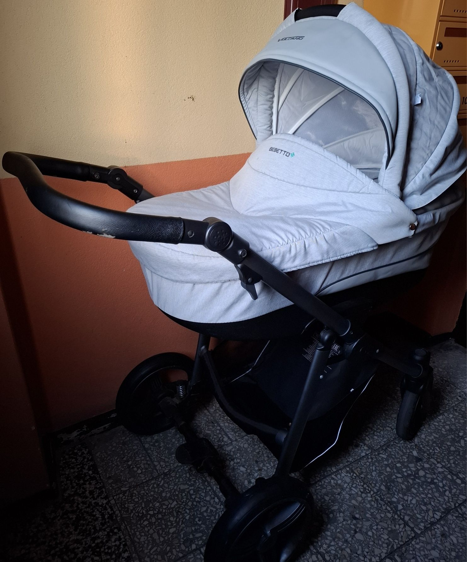 Wózek Bebetto Vulcano 2w1 składany gondola + spacerówka tył/przód