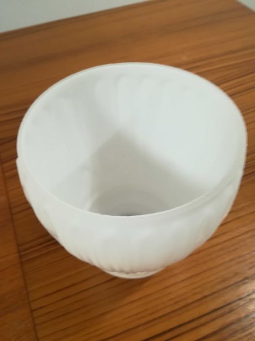 Klosz szklany do żyrandola, kinkietów mlecznobiały PRL Vintage