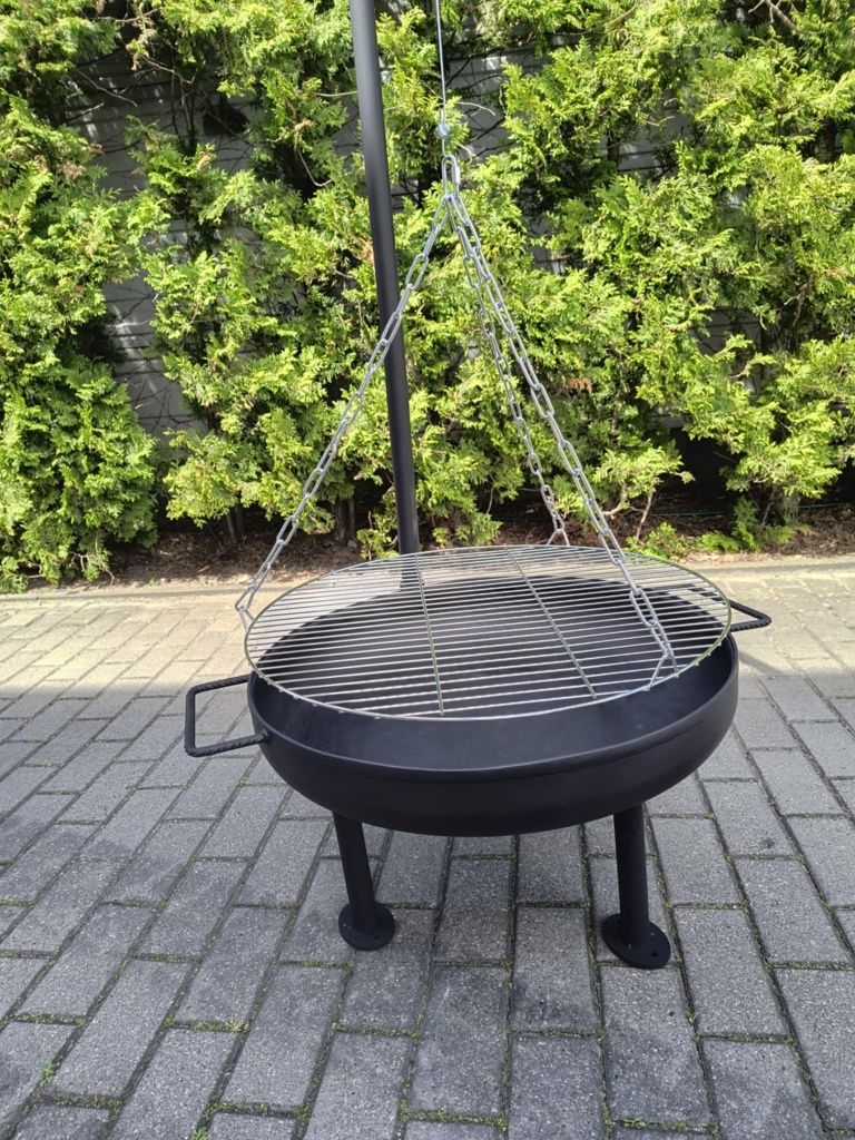 Grill z funkcją paleniska