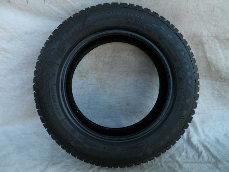 Opony zimowe GOODYEAR 175/65R14 82T (4x6,5mm)