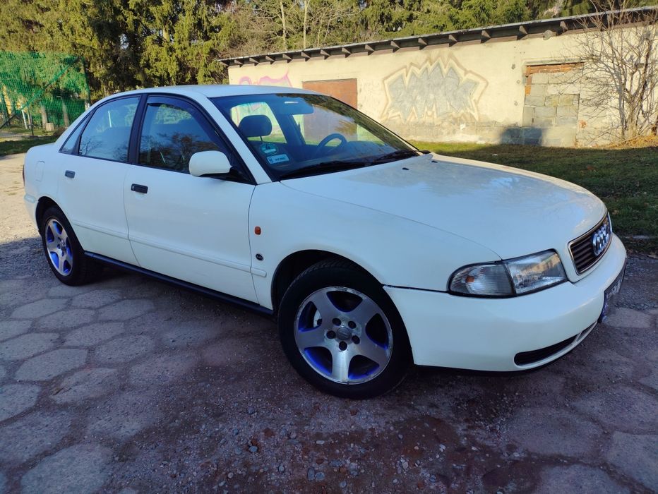 Audi a4 B5 1.6 benzyna z kamerą cofaniaa