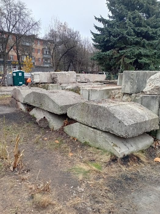 Віддамо бетонні подушки, блоки фбс