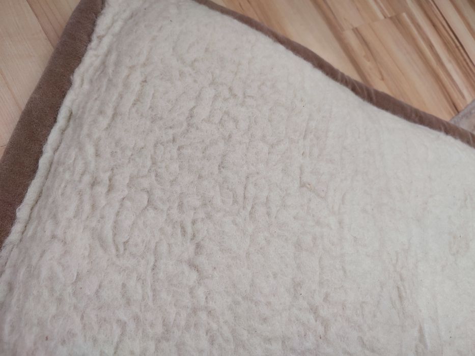 Poduszka kremowa podłużna prostokątna górska