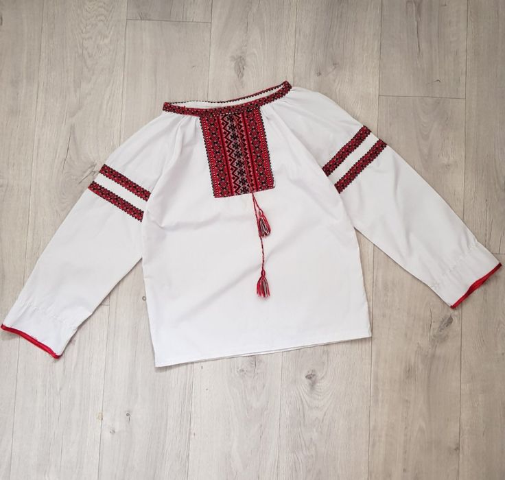 Вишиванка на 7-8 років , вишита сорочка