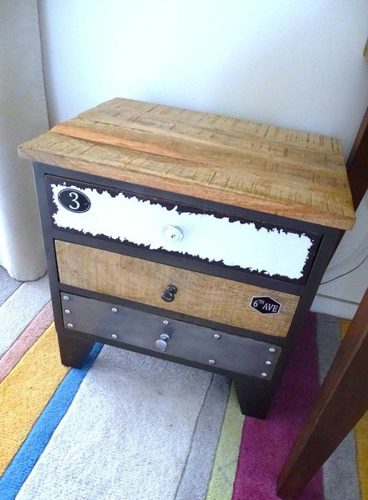 Kontenerek z szufladami / mała szafka nocna w s. LOFT z mango + metalu
