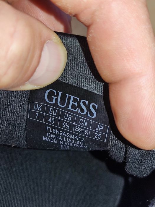 Кросівки Guess, стан чудовий як нові