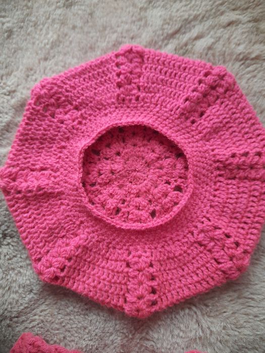 Komplet dla dziewczynki  zrobiony przez babcie na szydełku:)