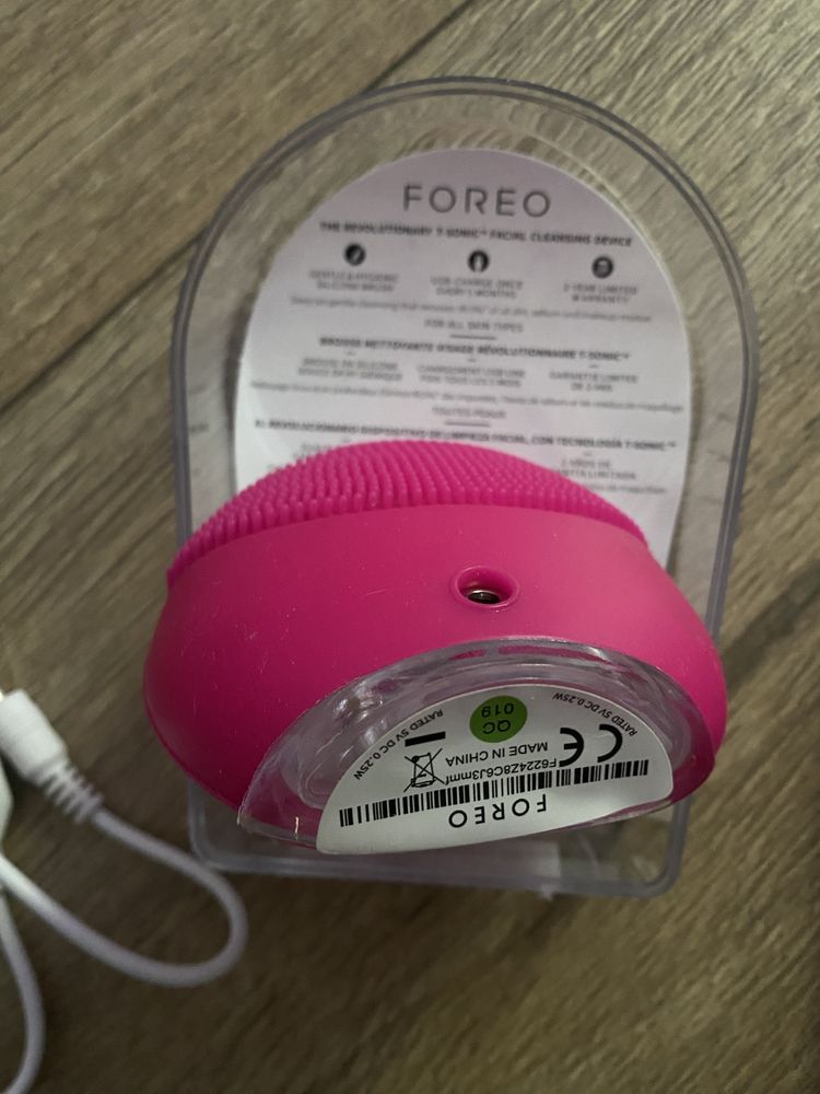 Foreo массажер щетка для лица