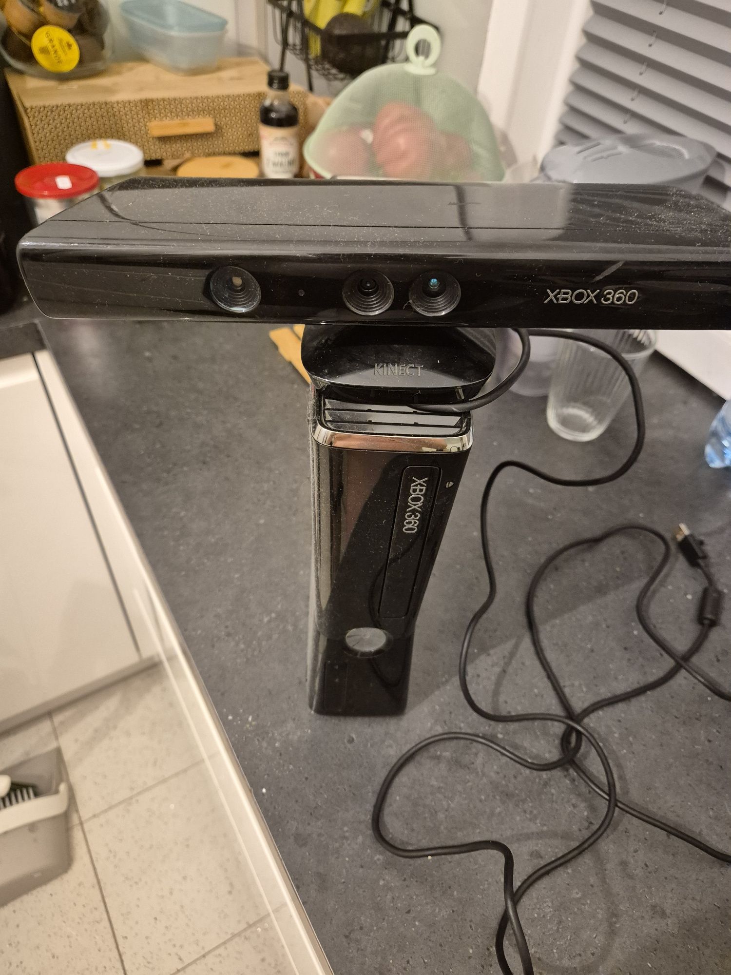 Xbox 360 kinect plus 3 gry