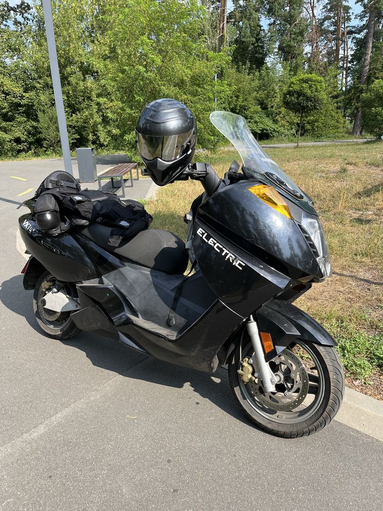 Електроскутер Vectrix VX-1 на повному ході 15квт до 280км